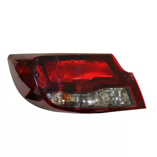 چراغ عقب شاهین کروز روی گلگیر (چپ)