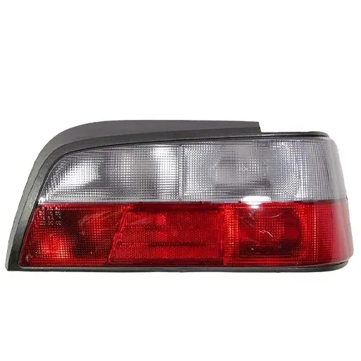 چراغ عقب پژو پارس elx مادپارت سفید دودی (راست) کد 2477