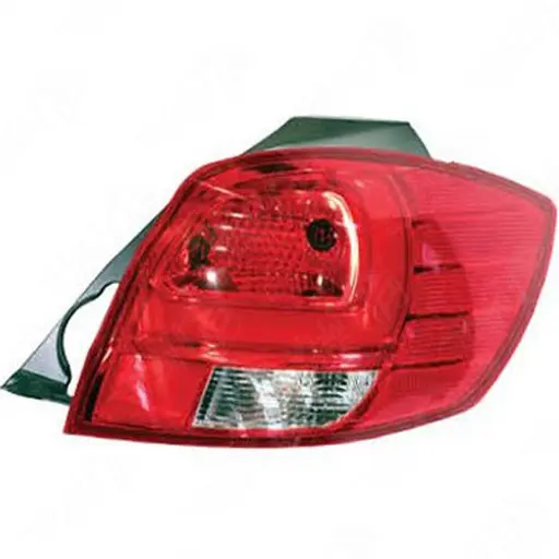 چراغ عقب روی گلگیر کوییک مادپارت (راست)