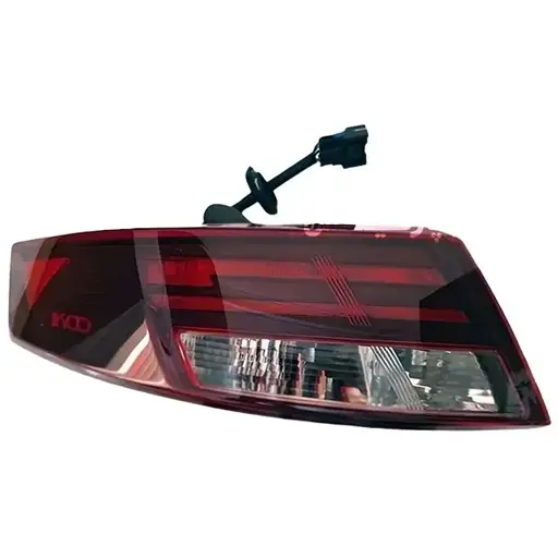 چراغ عقب روی گلگیر تارا سال کروز (چپ)