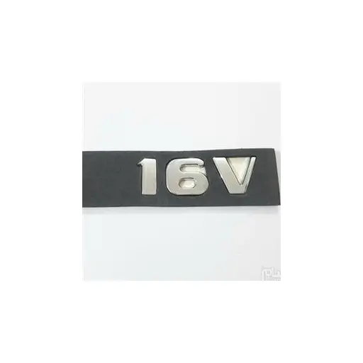 آرم "16V"روی گلگیرجلو دنا پلاس ایساکو (راست)